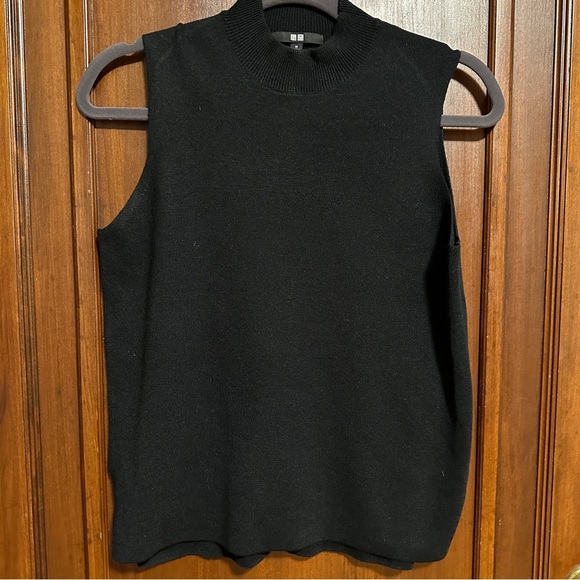 Uniqlo knit vest - Picture 1 of 4